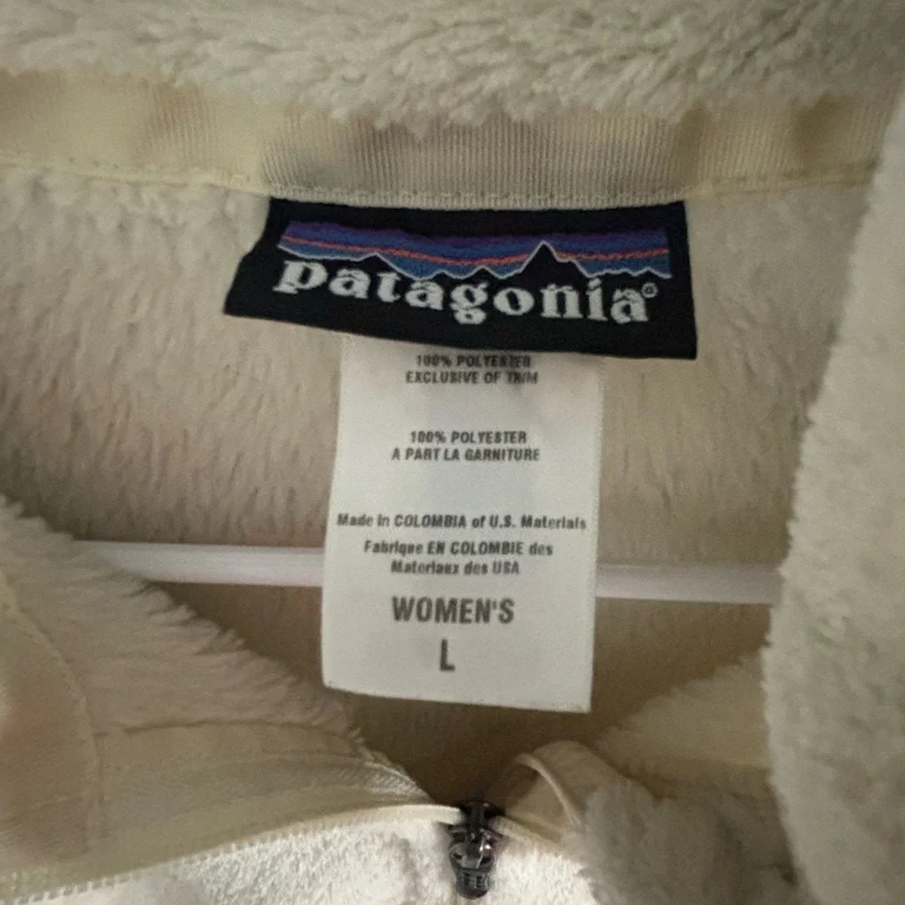 Women’s Patagonia Size L Cream Fleece Zip-Up Jacket - Picture 2 of 3